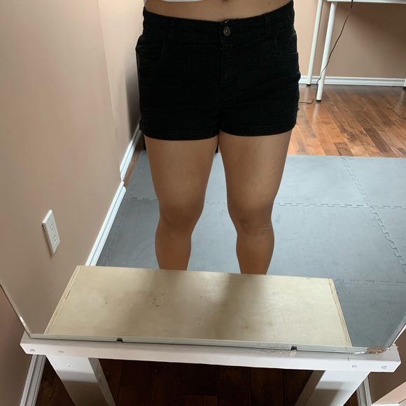 H&M Shorts - Picture 3 of 6